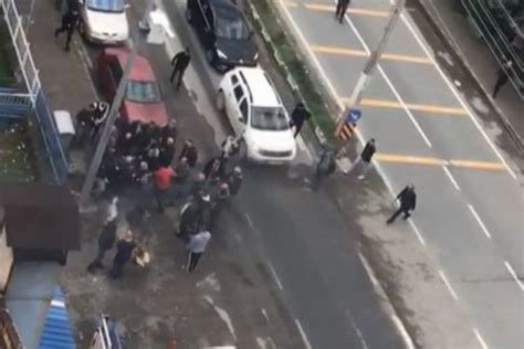 V­a­t­a­n­d­a­ş­l­a­r­ ­l­i­n­ç­ ­e­t­m­e­k­ ­i­s­t­e­d­i­:­ ­P­o­l­i­s­,­ ­p­o­l­i­s­i­ ­v­u­r­d­u­